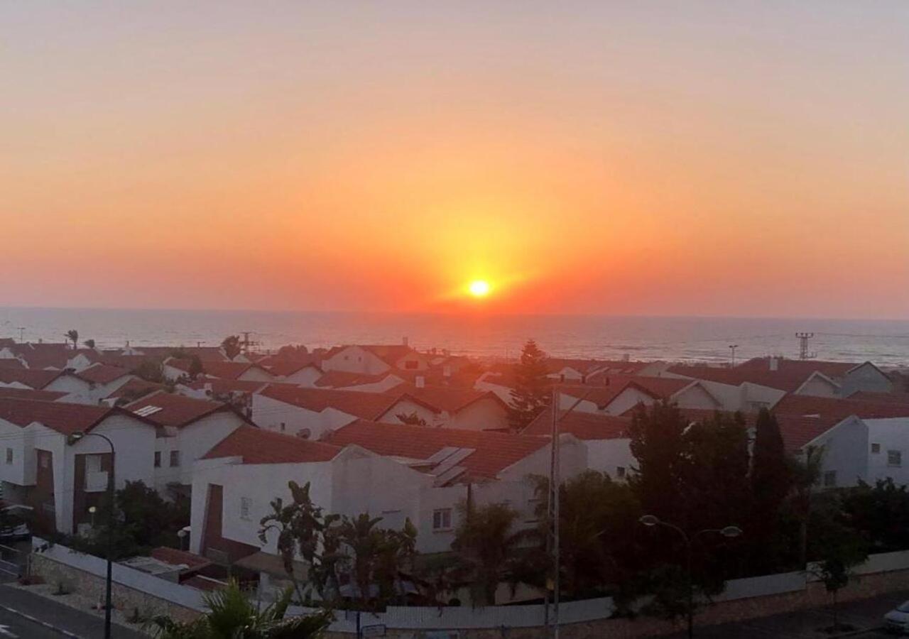 Studio Near The Sea Нетания Екстериор снимка